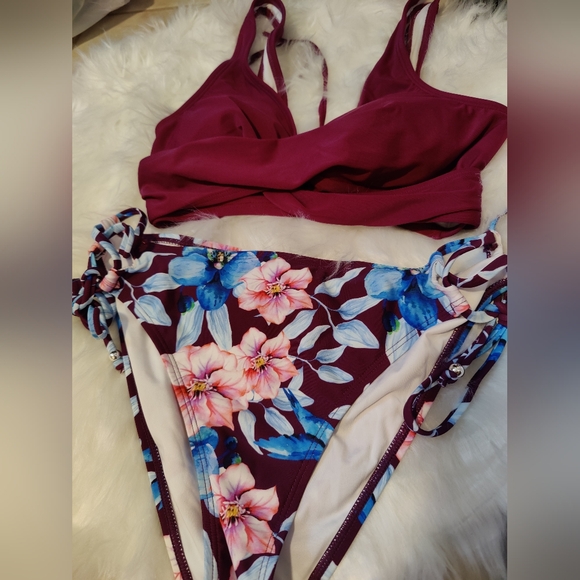 CUPSHE Women's Bikini Swimsuit Front Cross Lace Up Two Piece Bathing Suit - Picture 5 of 9